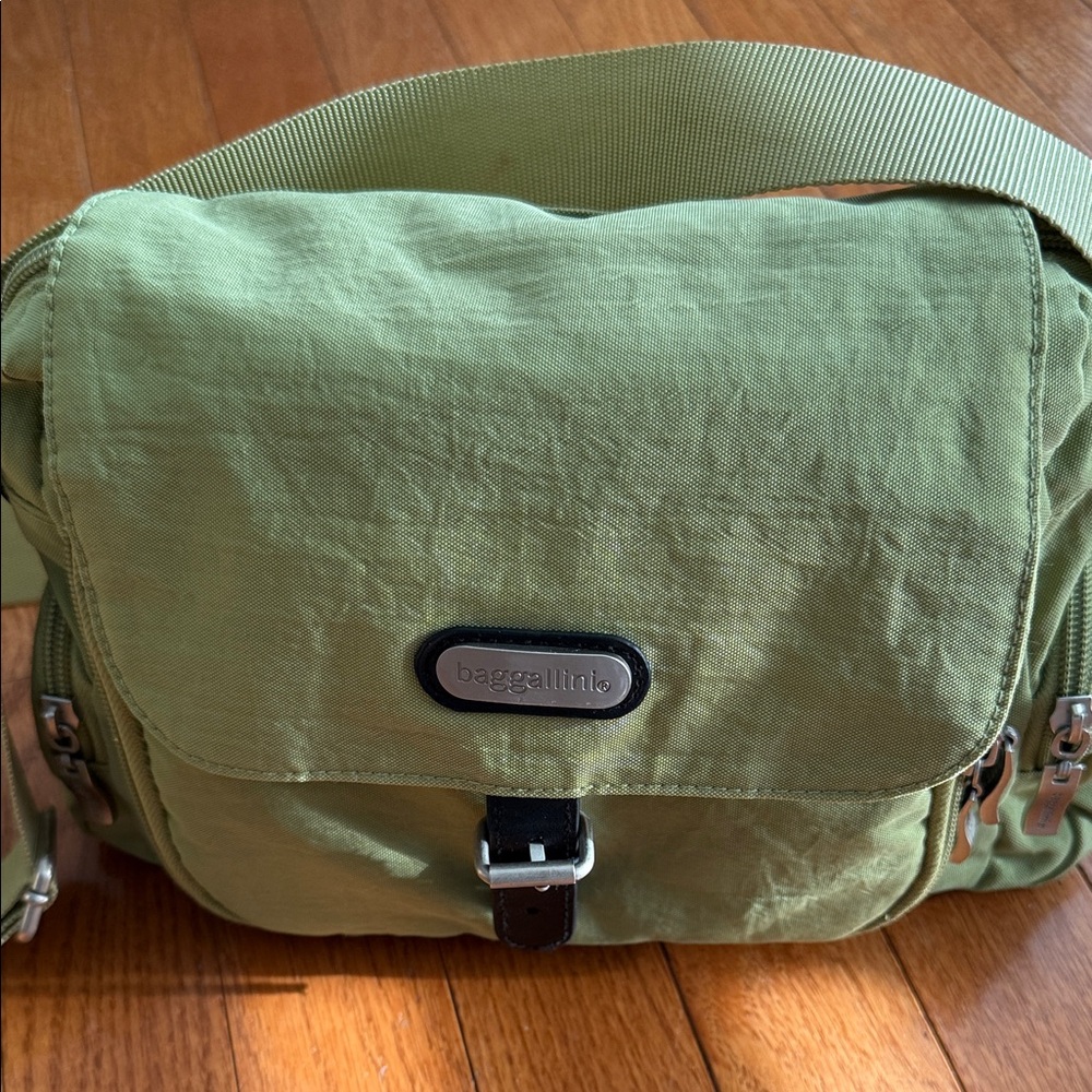 On Sale Today!!!
Baggallini Olive Messenger Bag